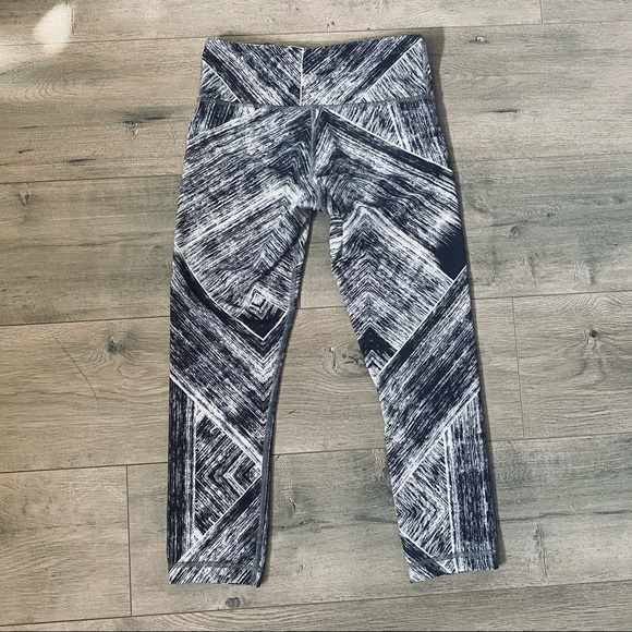 Lululemon Black + White Cropped Leggings - Picture 2 of 6